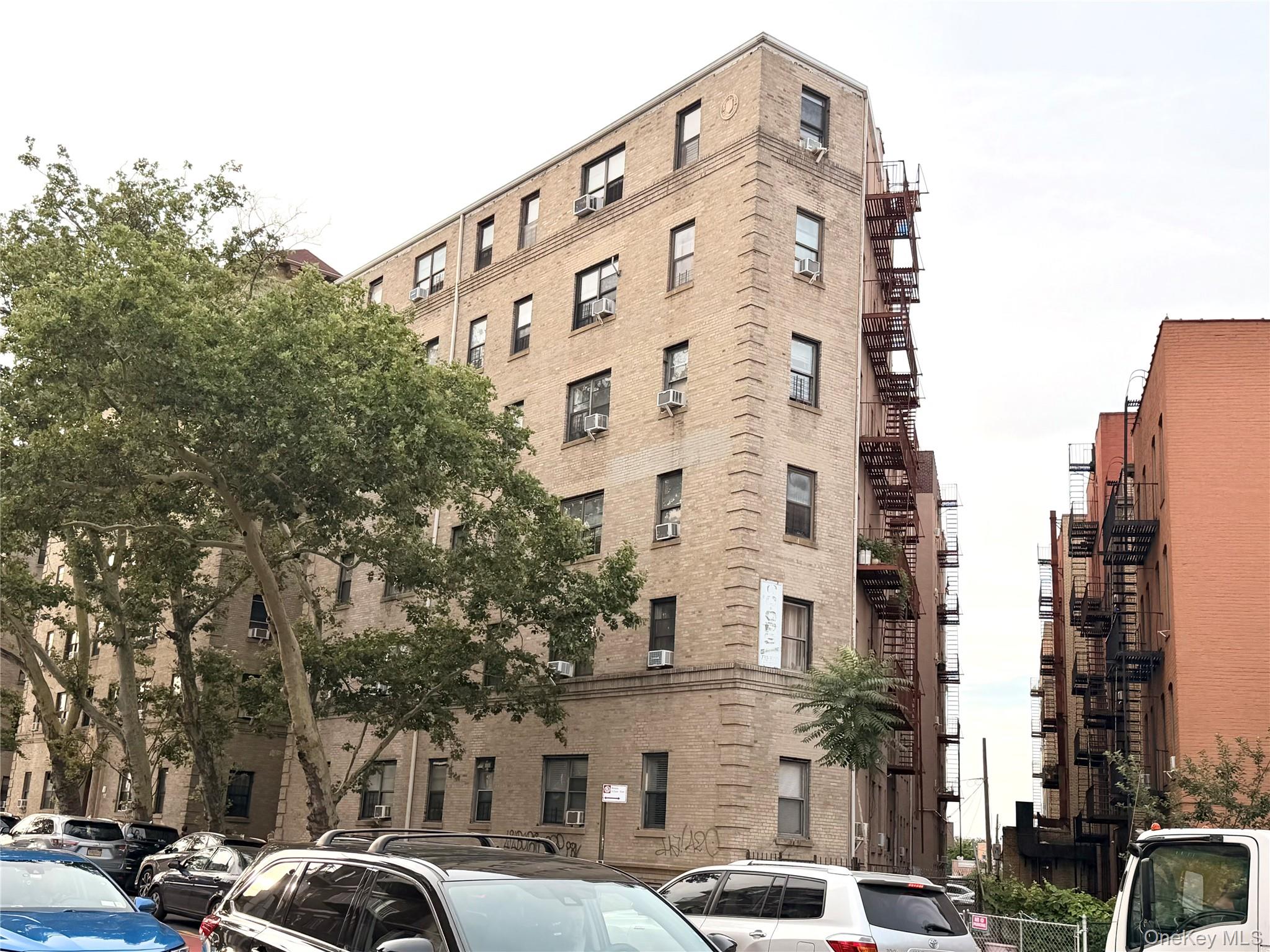 70-35 Broadway C19 — photo