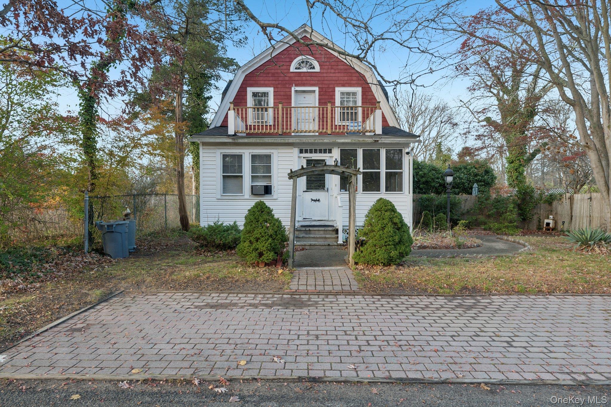 83 Elm Road E — photo