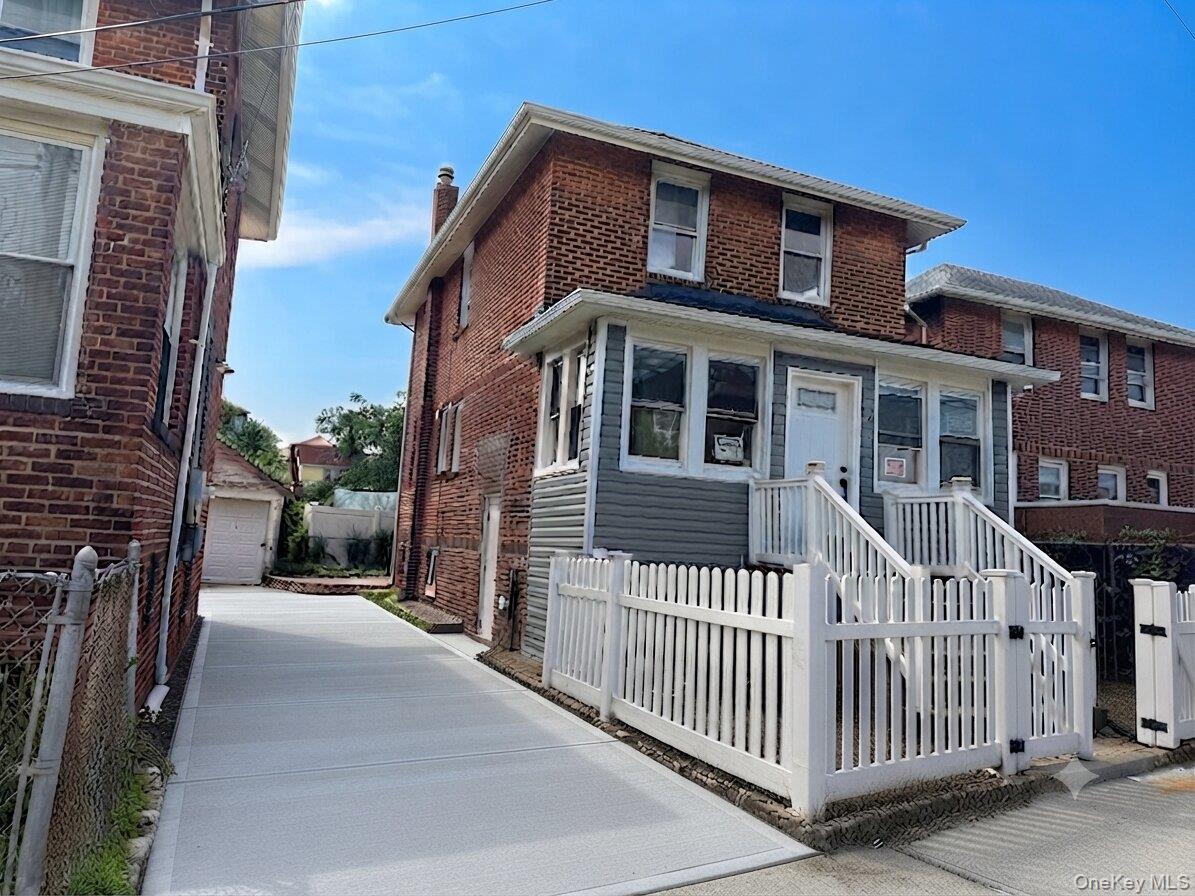 2431 Deerfield Road — photo
