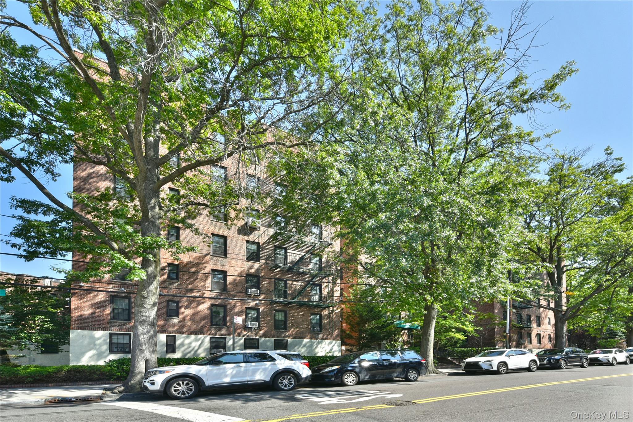 139-09 84 Drive 307 — photo