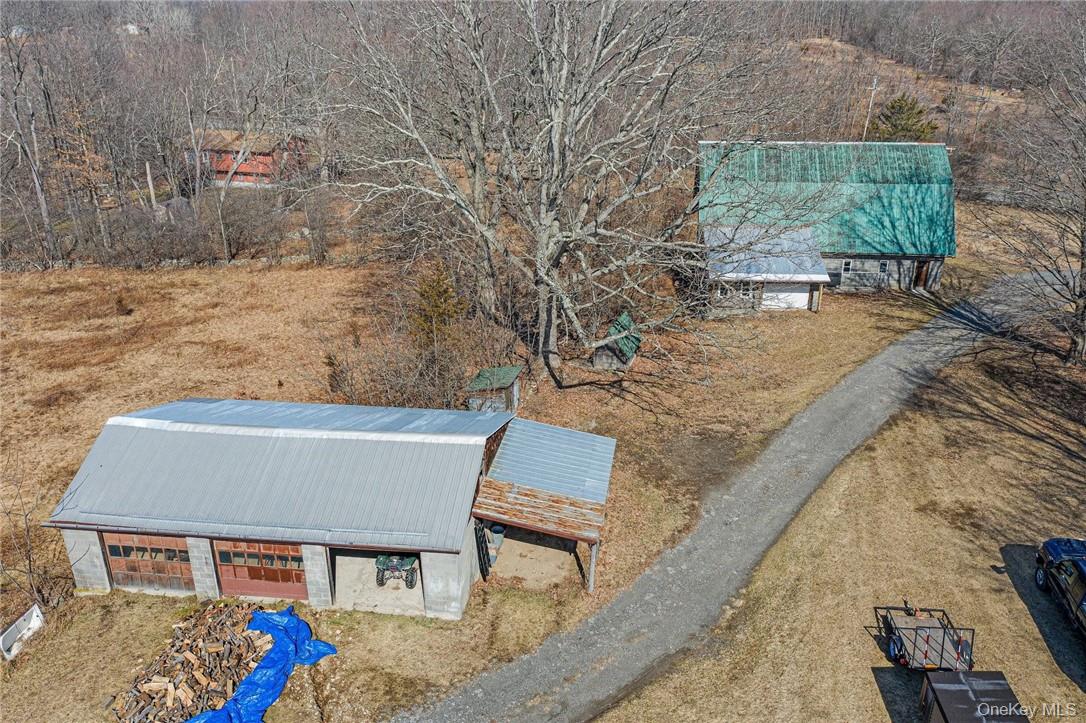 202 Midland Lake Road Barn — photo