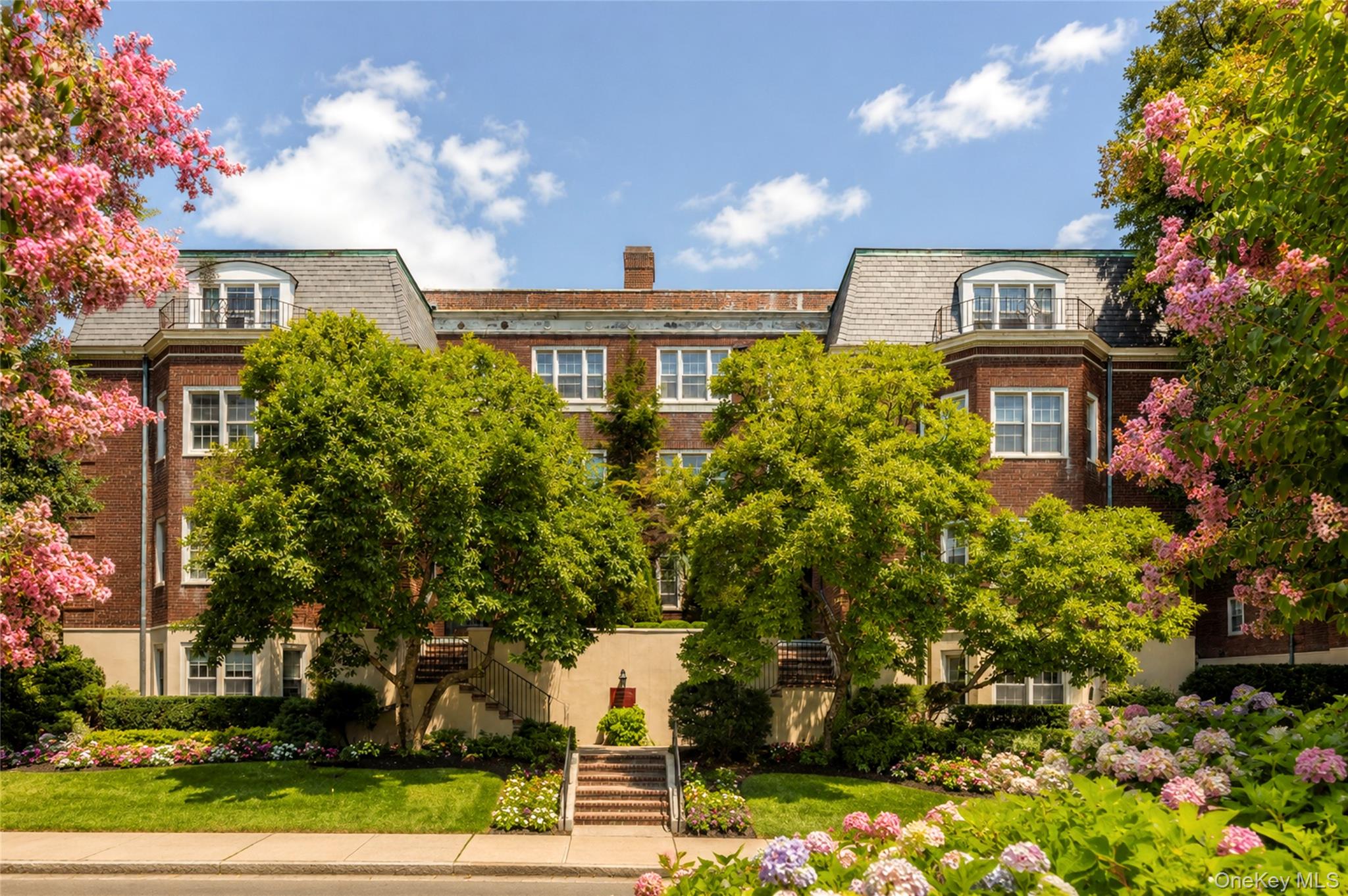 2 Chateaux Circle 2E — photo