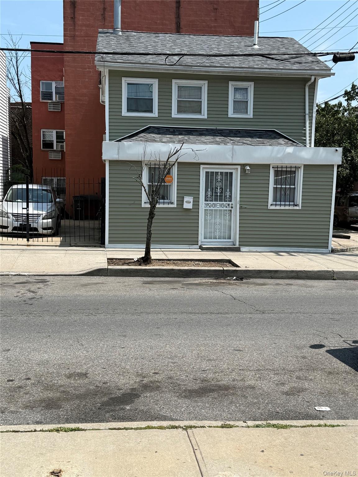 801 E 215th Street — photo
