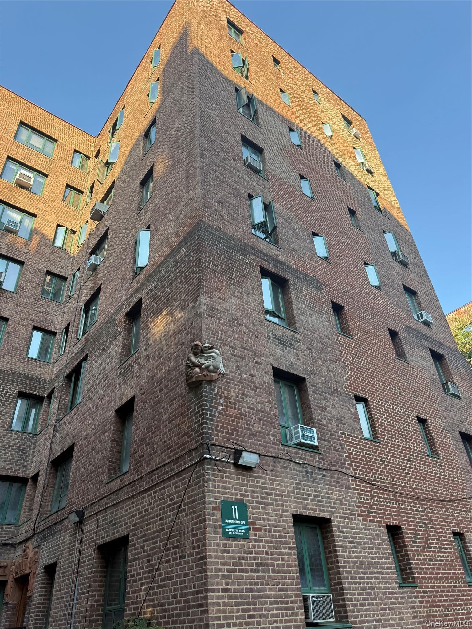 11 Metropolitan Oval 7B — photo