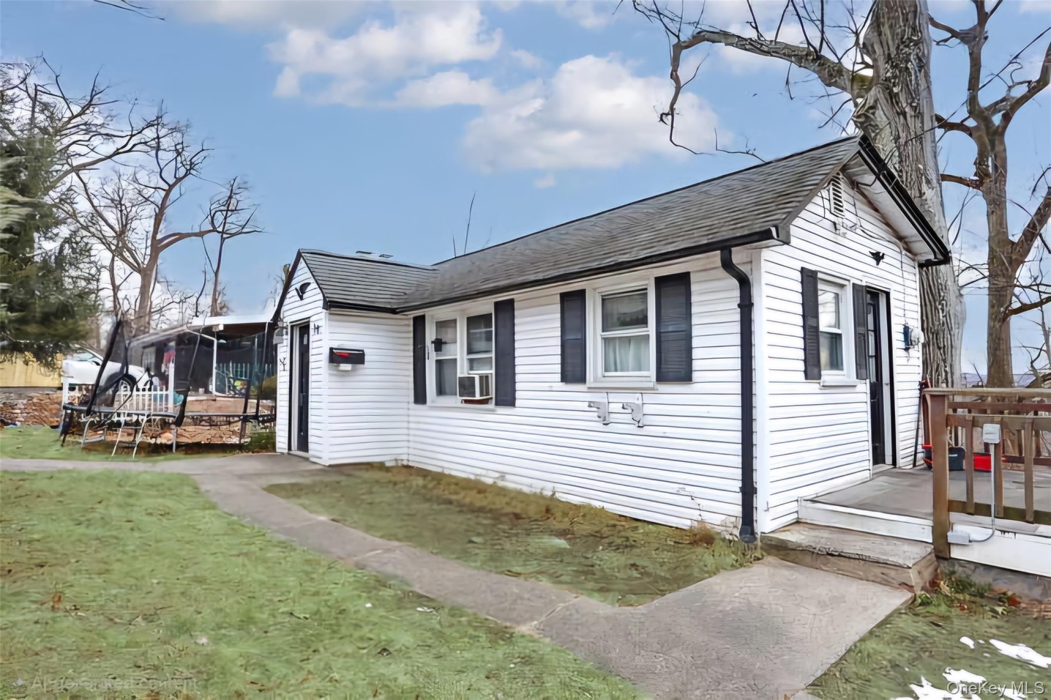 30 Lindbergh Lane — photo