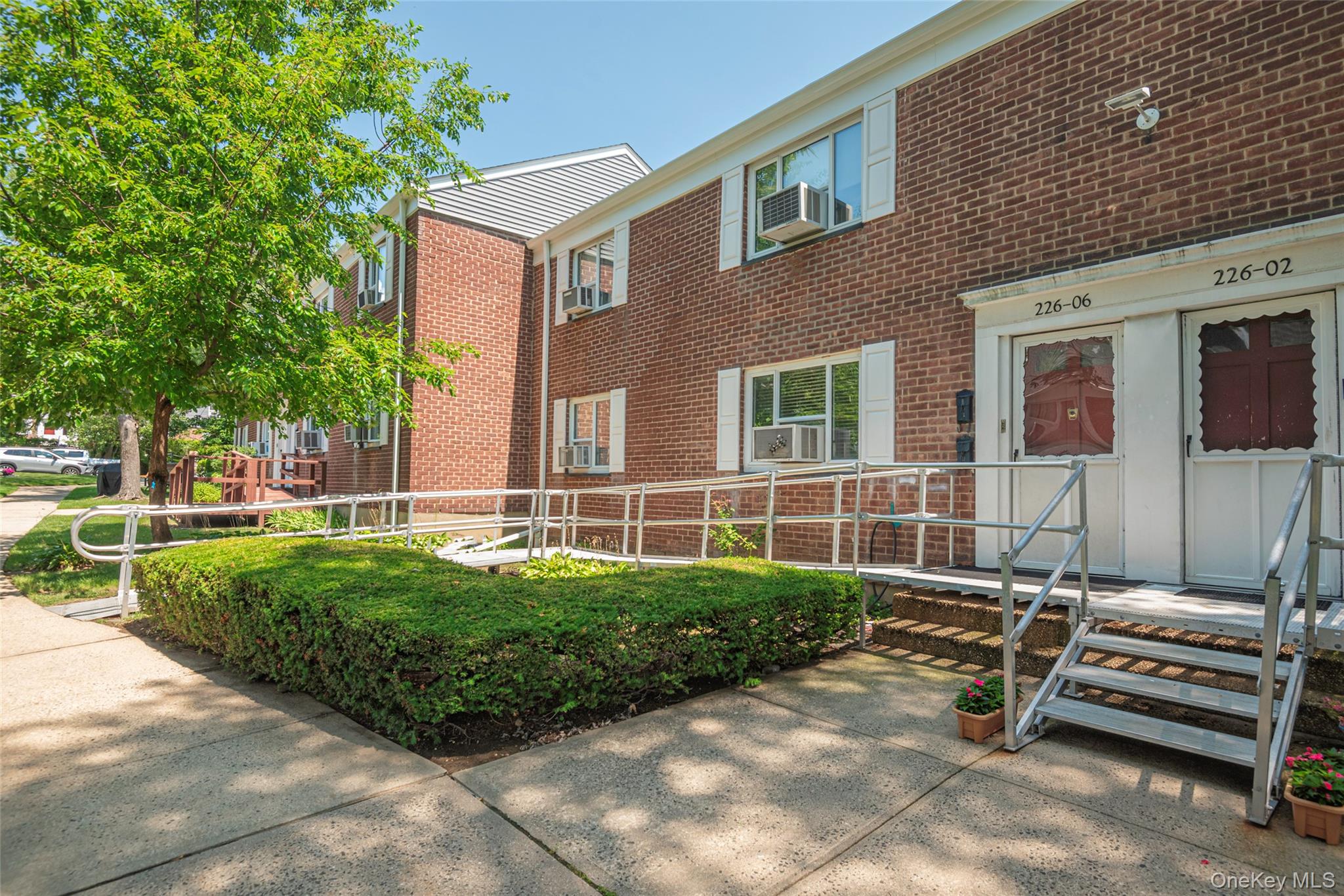 226-06 Manor Road 7-3 — photo