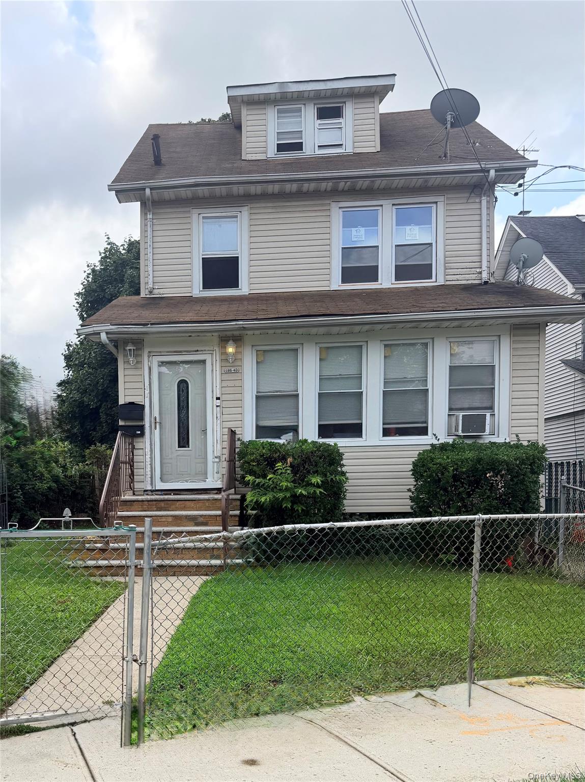 18640 Murdock Avenue 2nd Floor — photo