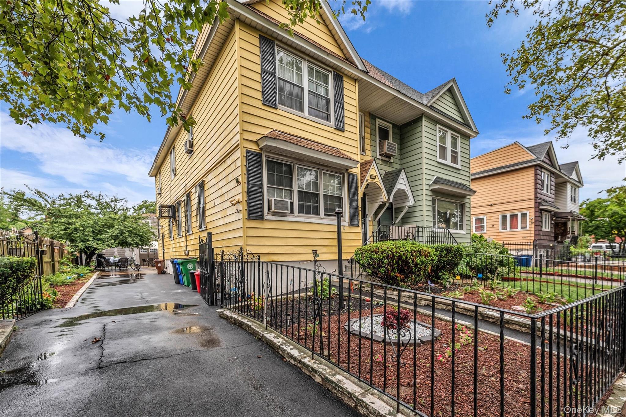11510 Van Wyck Expressway — photo
