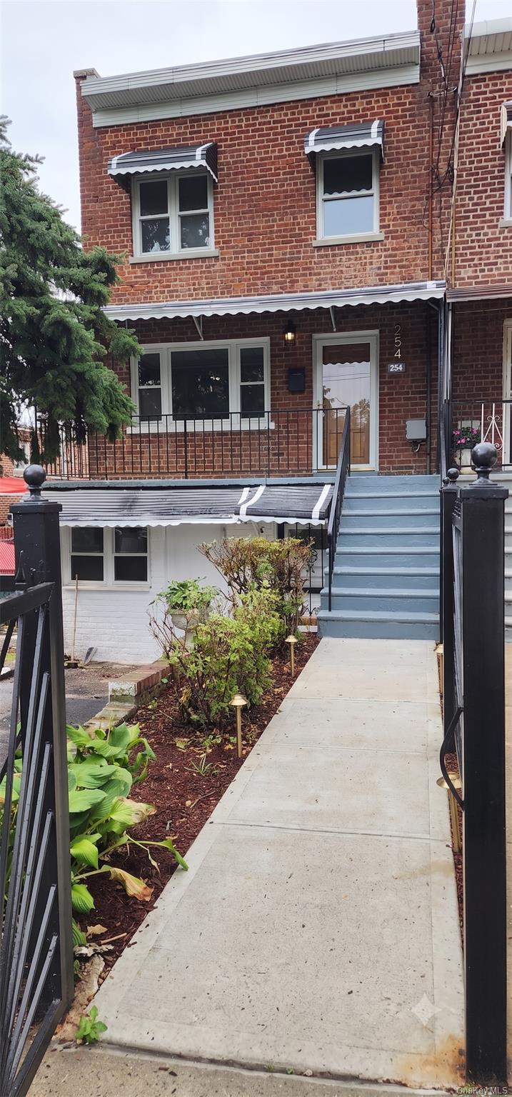 954 E 212th Street — photo