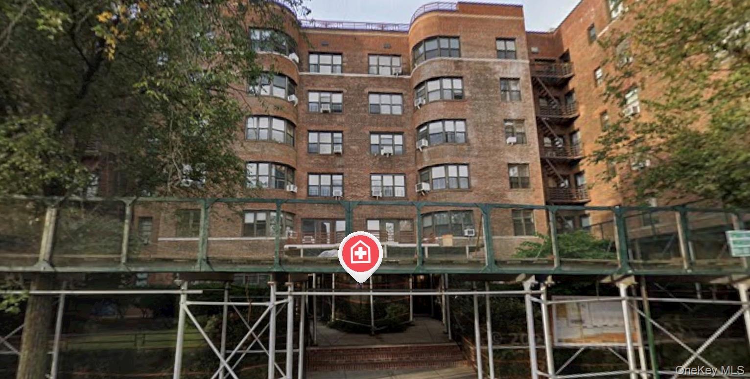 98-120 Queens Boulevard — photo
