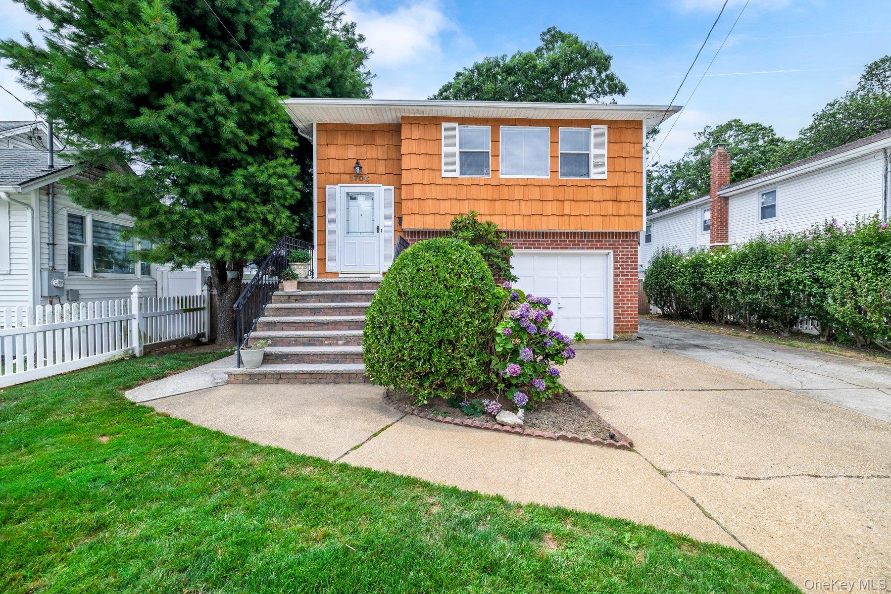 1706 Washington Drive — photo