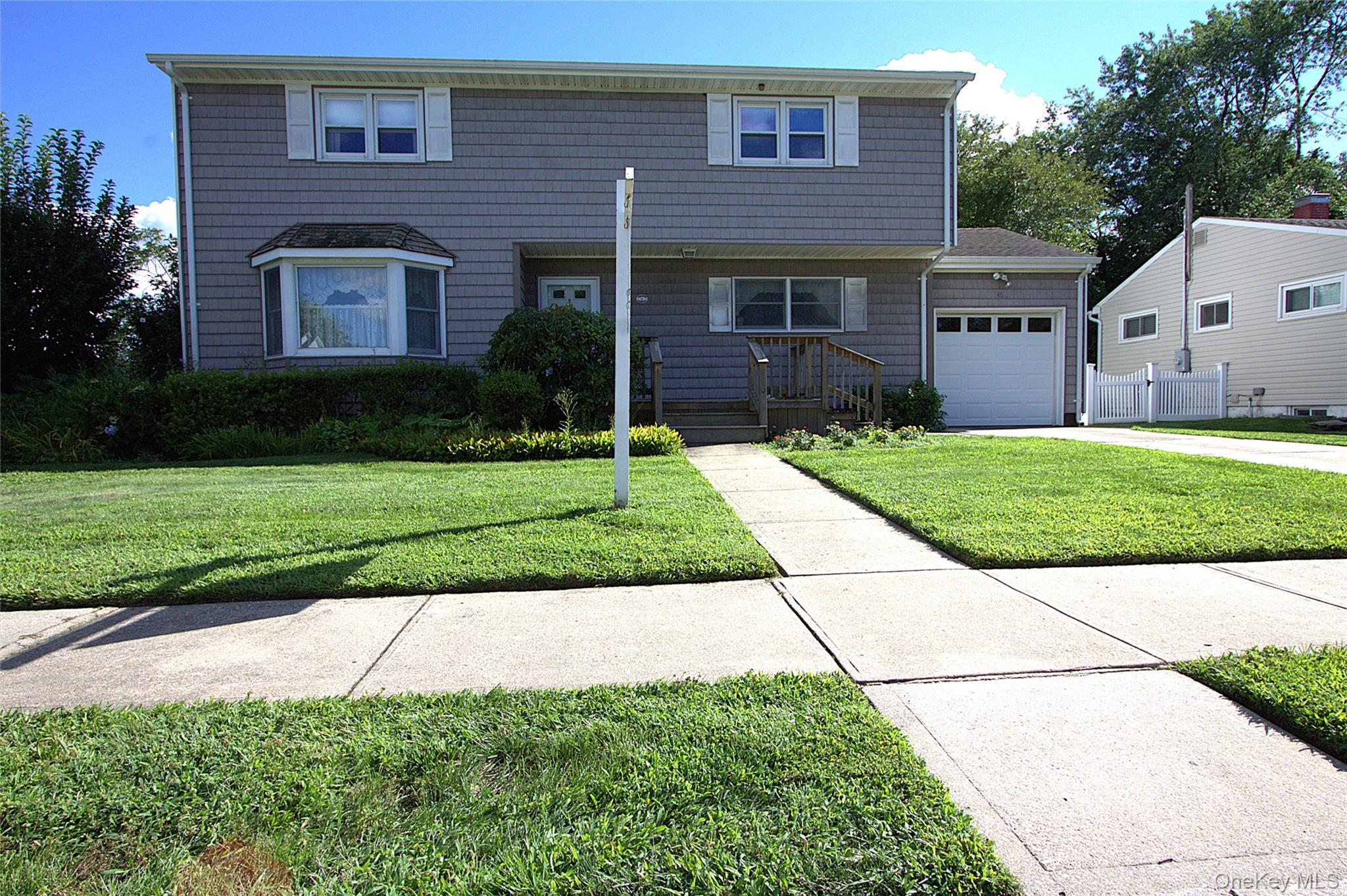 46 Margaret Drive E — photo