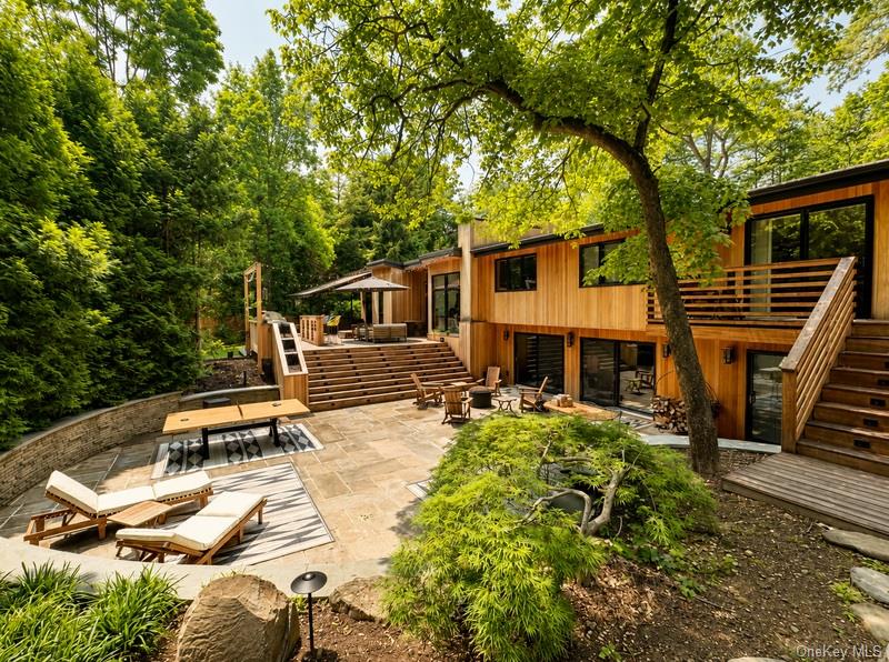 14 Tall Tree Court — photo
