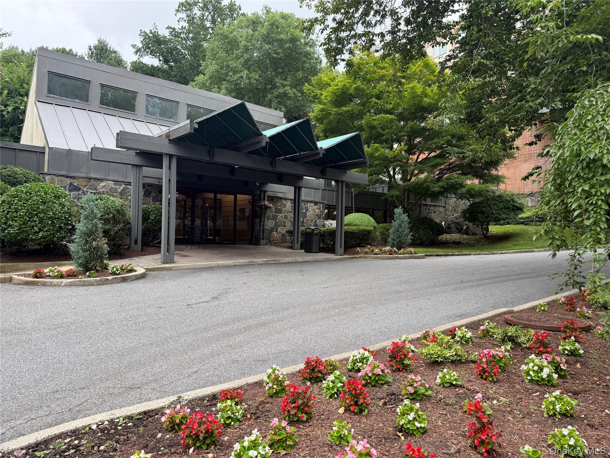 2 Fountain Lane 1-M — photo