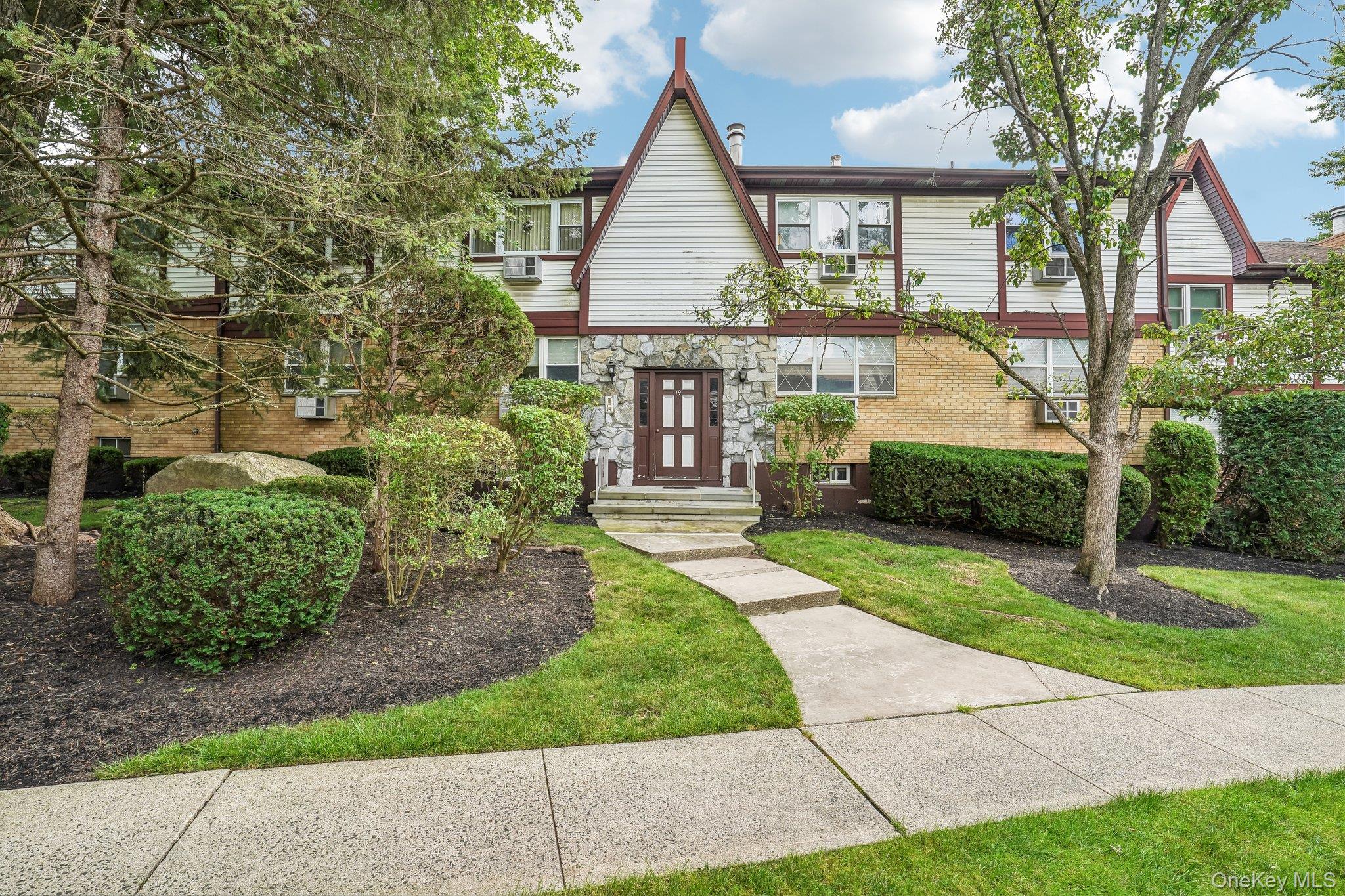 19 Somerset Drive — photo