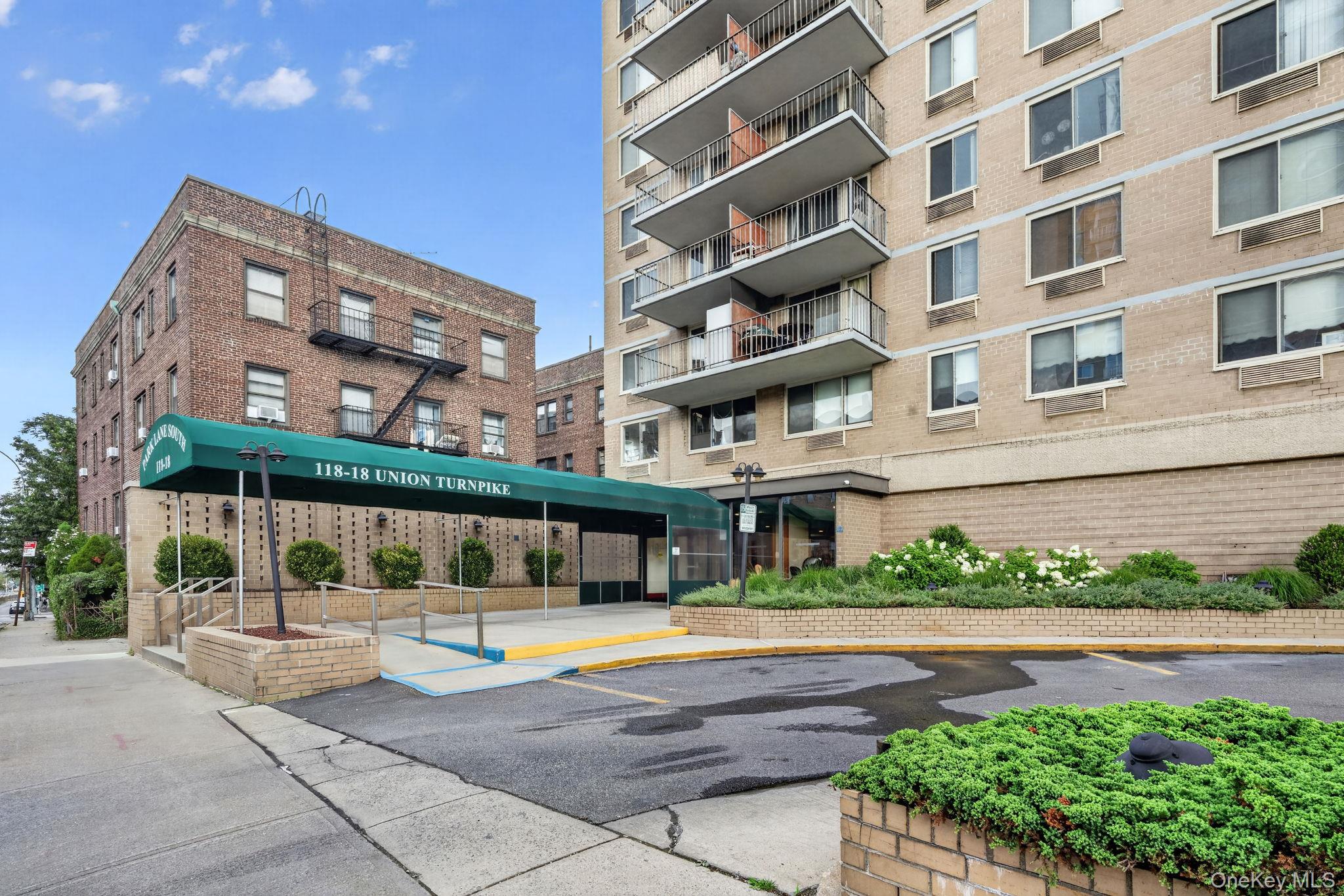 118-18 Union Turnpike 4J — photo