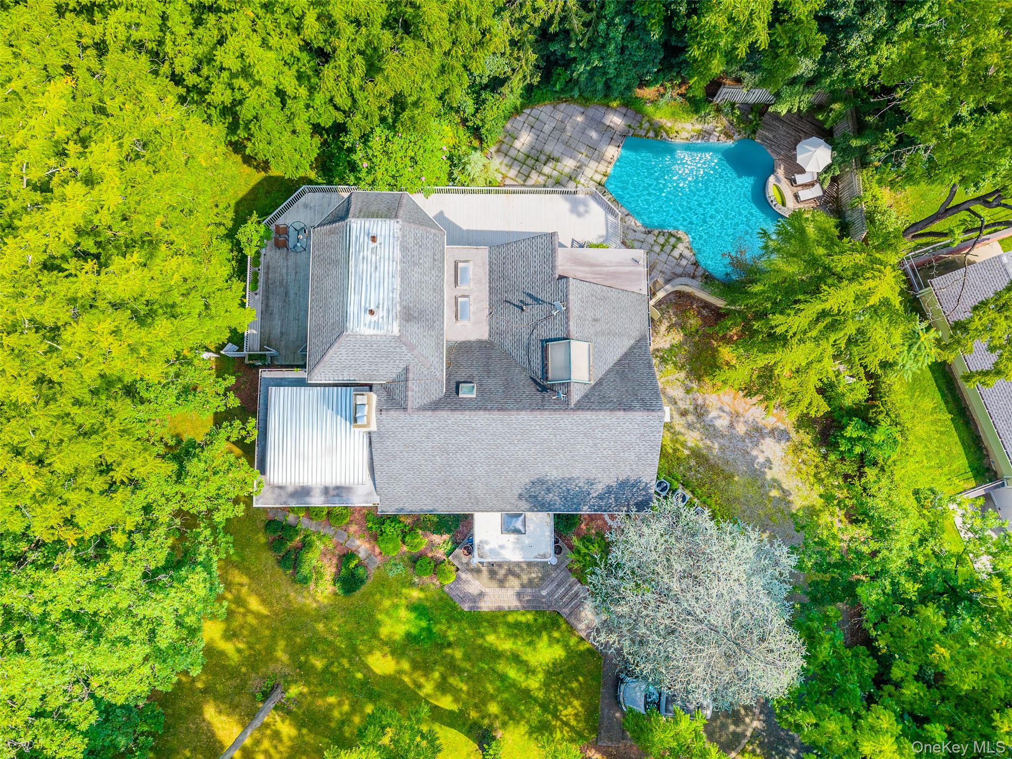 6 The Maples — photo
