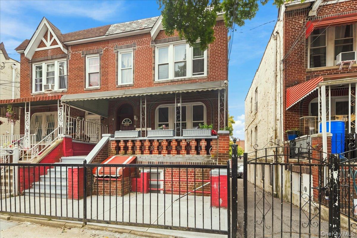1022 E 219th Street — photo