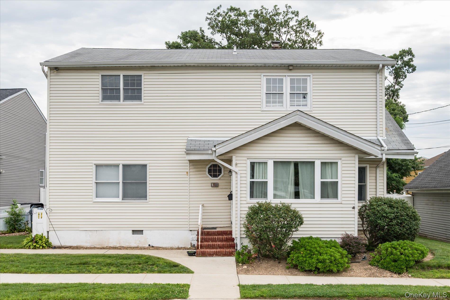1135 Ruth Place — photo