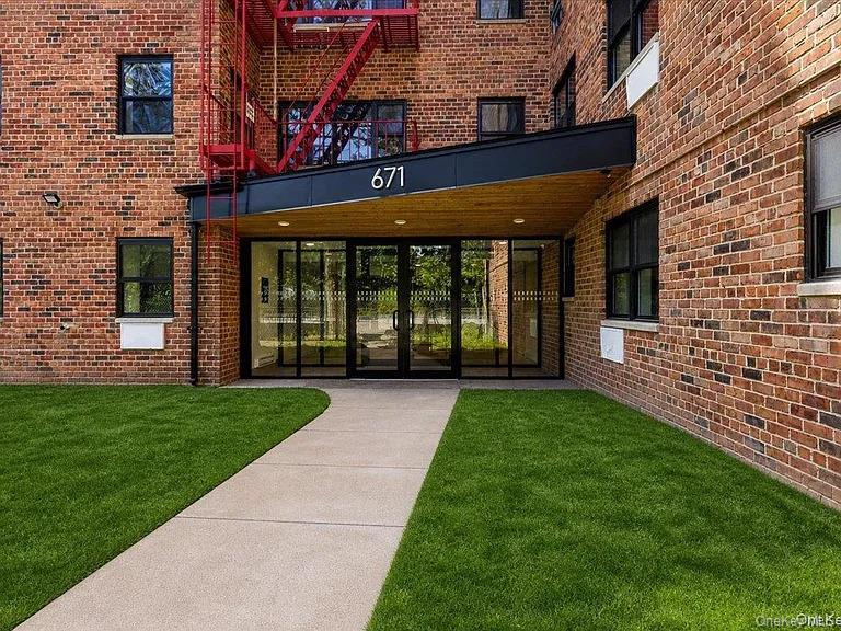 671 Bronx River Road Lg — photo