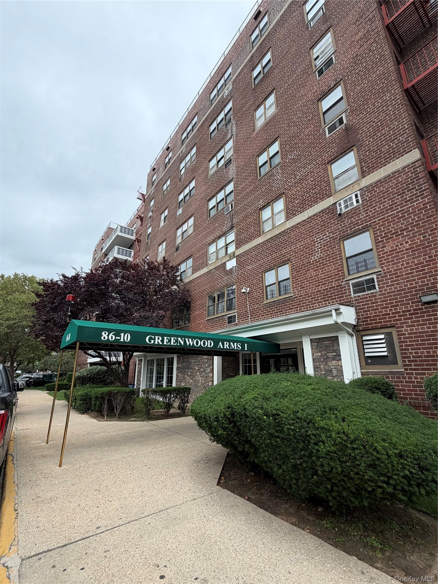 86-10 151 Avenue 6N — photo