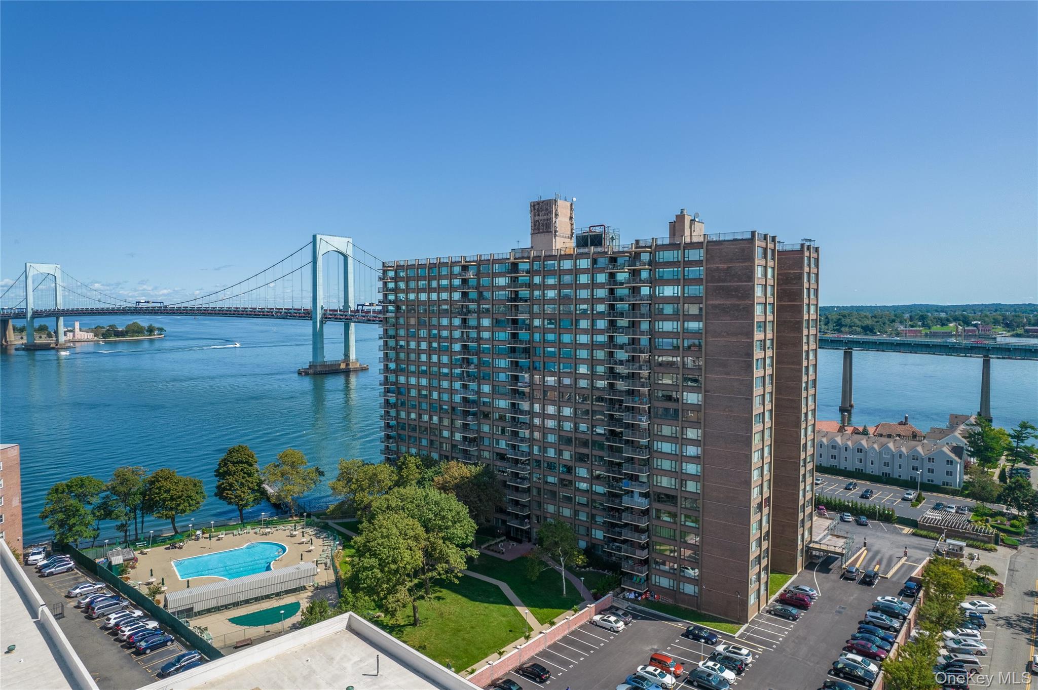 166-25 Powells Cove Boulevard 18C — photo
