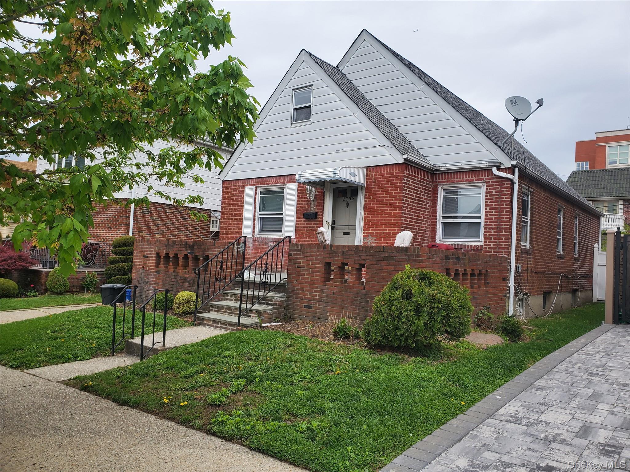 57-35 Parsons Boulevard House — photo