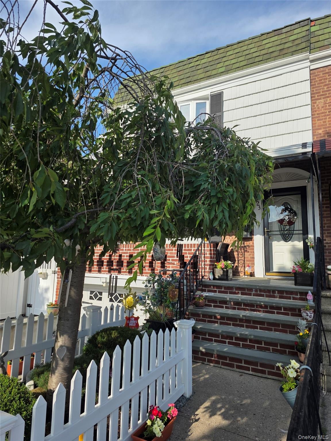 4223 194th Street — photo