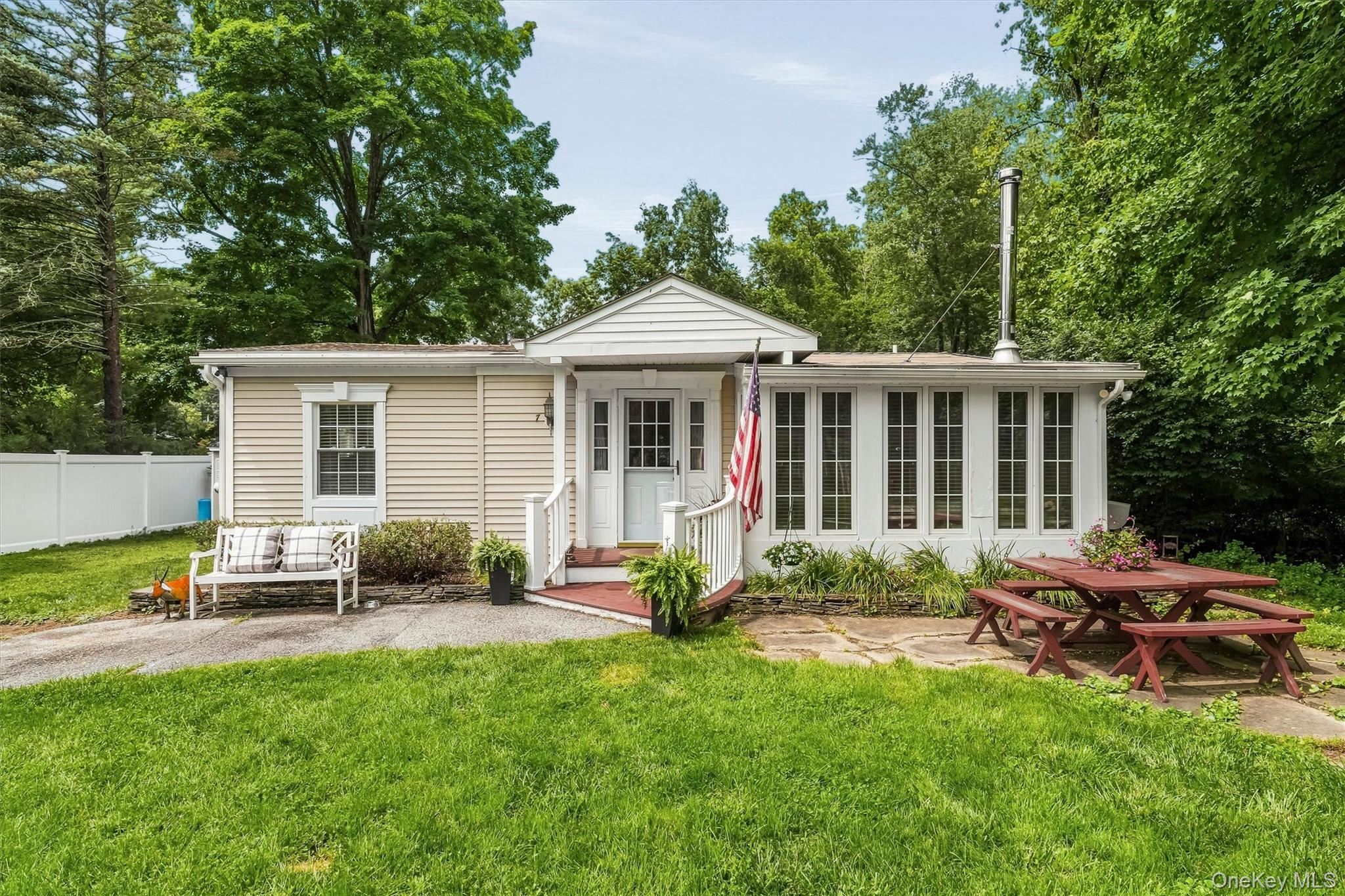 7 Locust Drive — photo