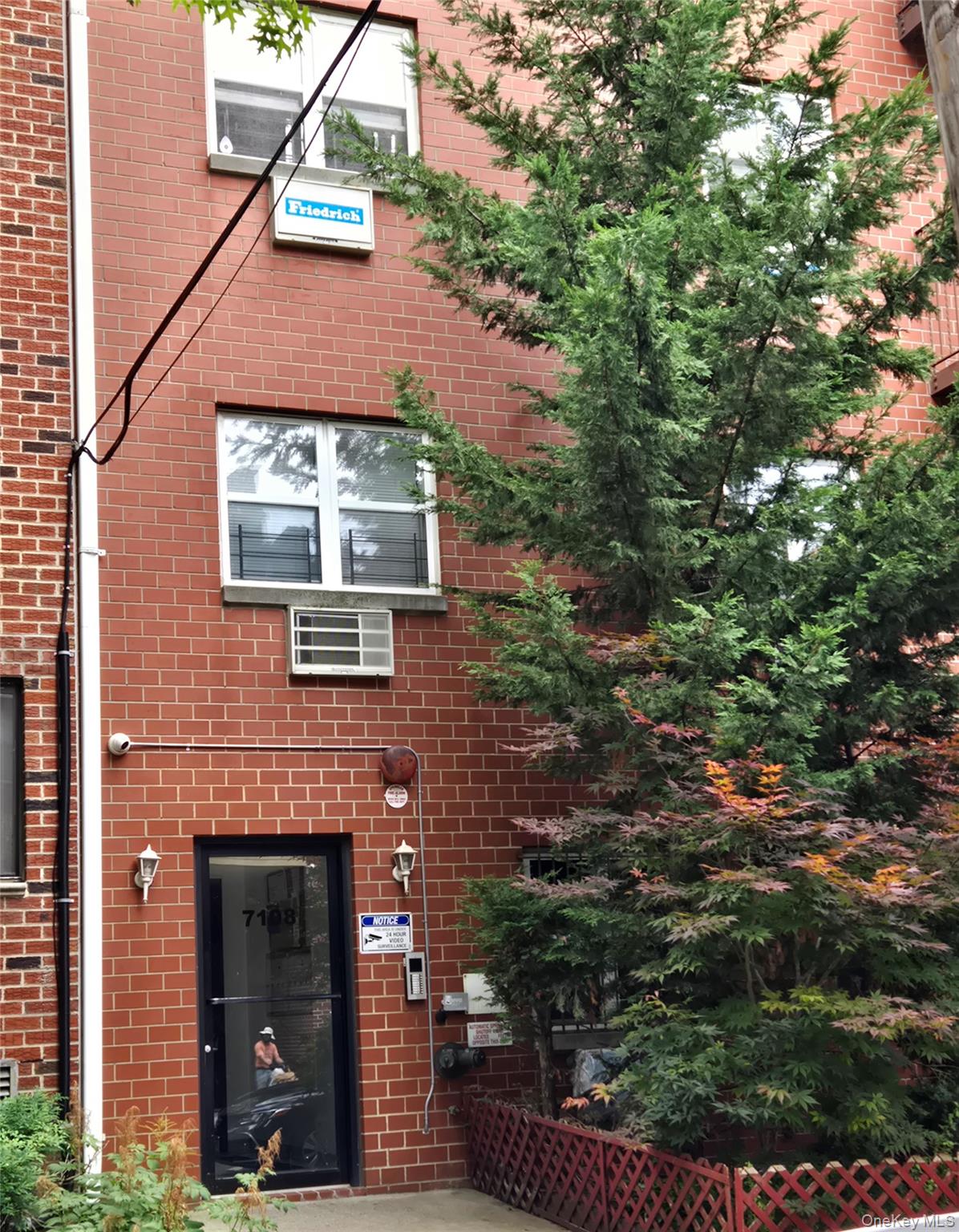 71-08 162 Street 1R — photo
