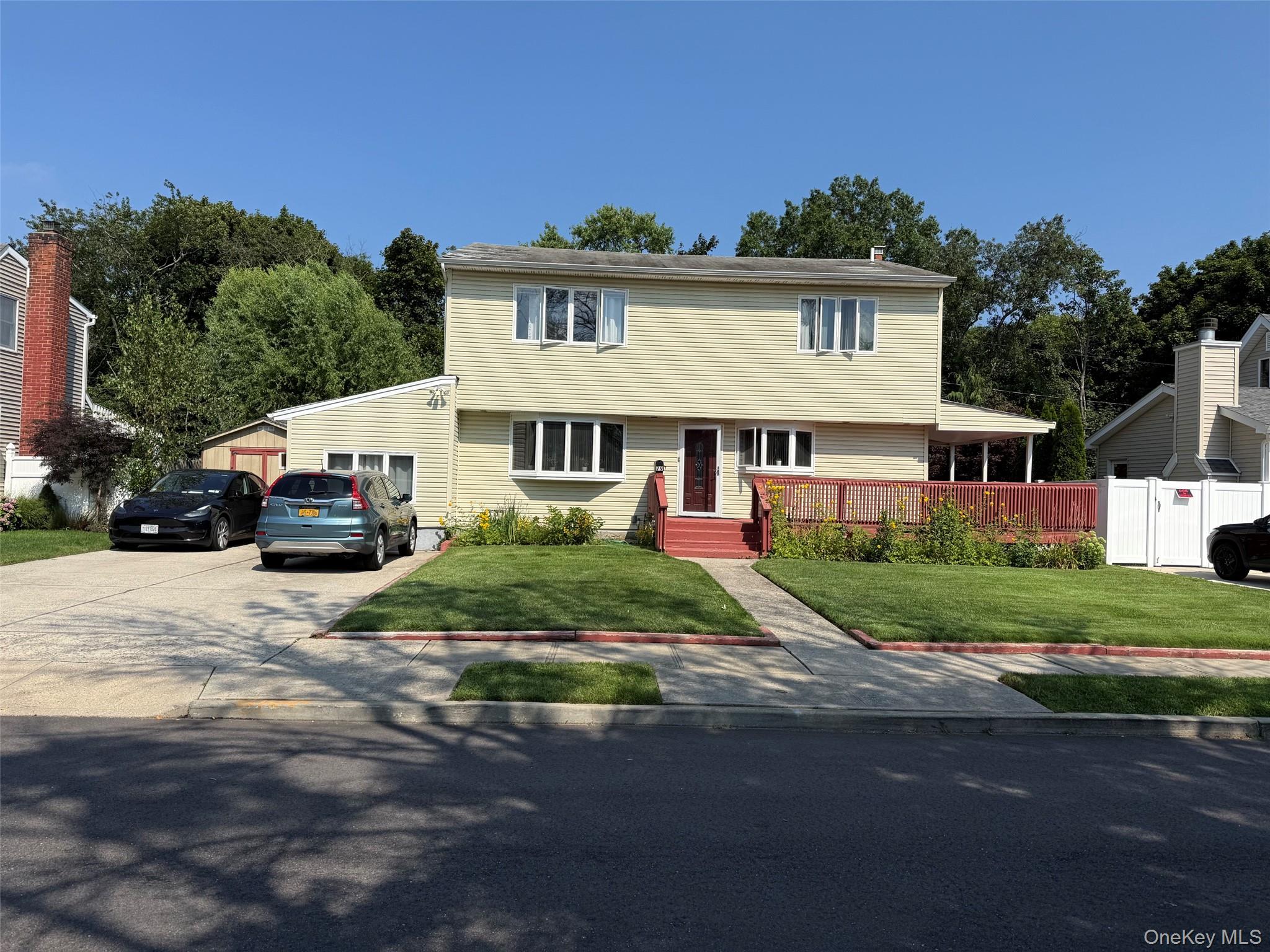 79 Elizabeth Drive — photo