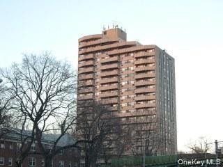 1523 Central Park Avenue 16F — photo