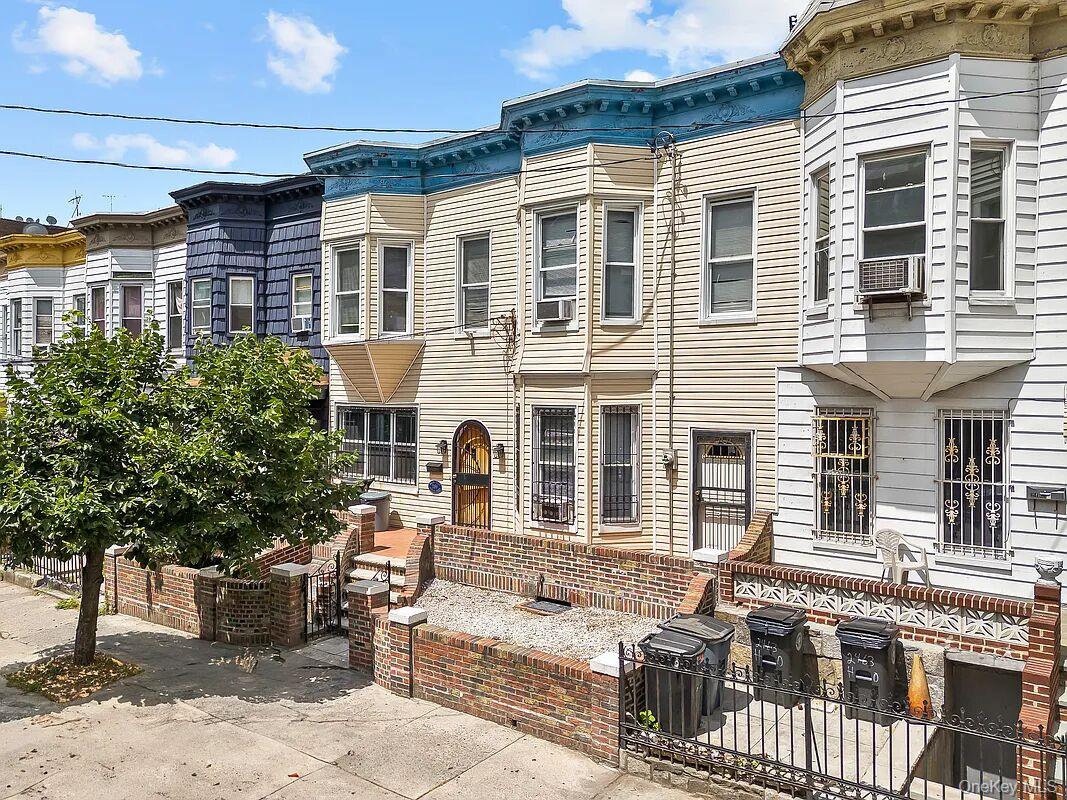 2459 Hoffman Street — photo