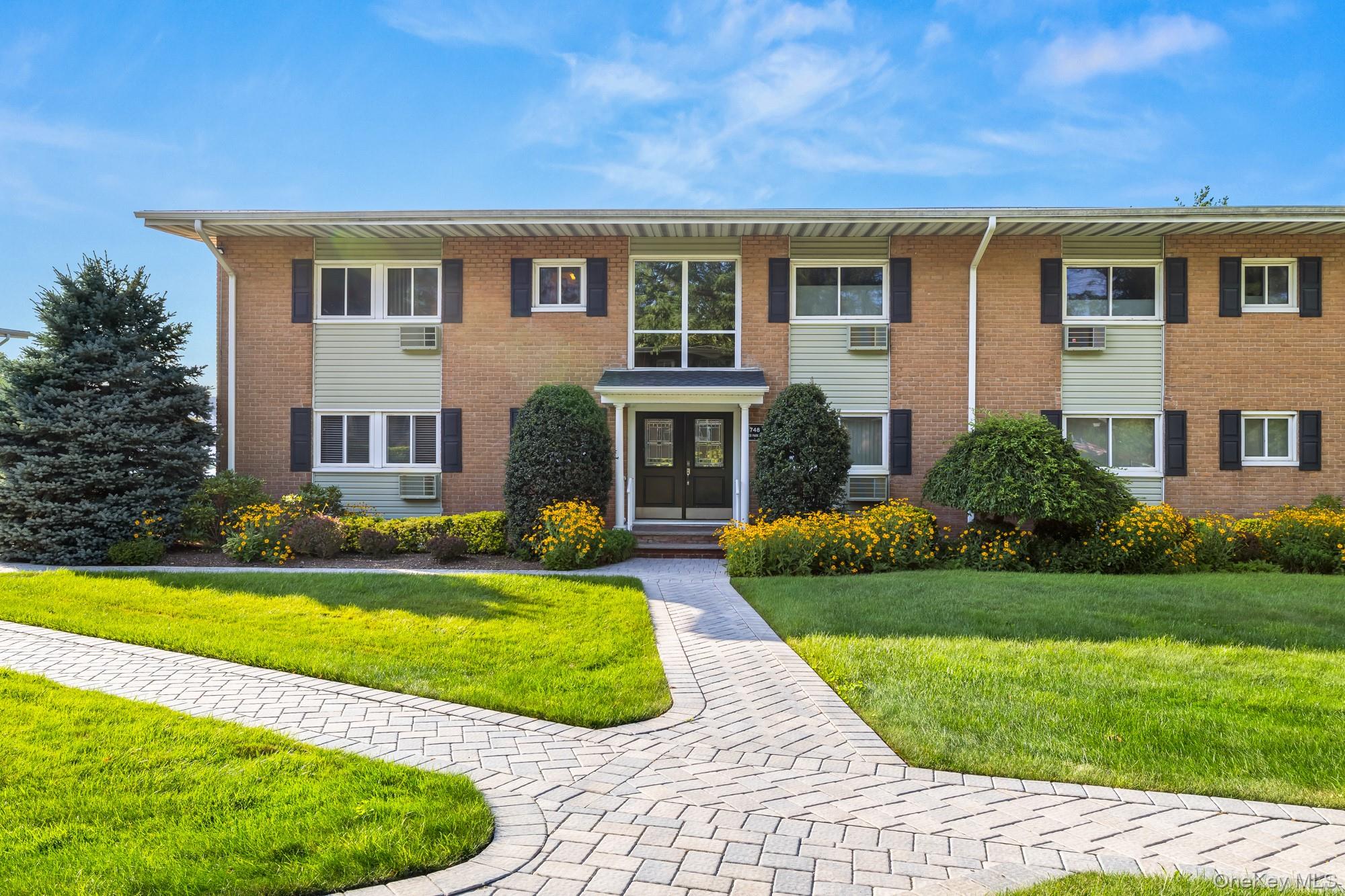 748 Deer Park Avenue 7H — photo