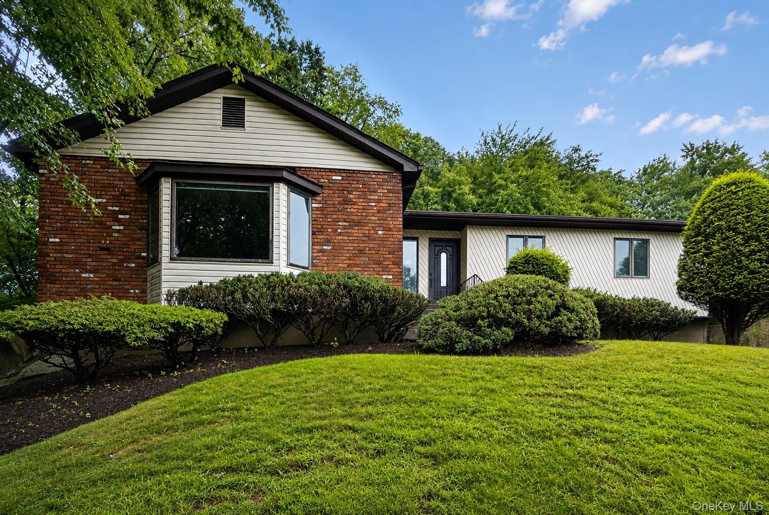 211 Waters Edge — photo