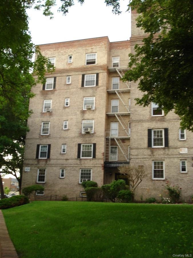 55-23 31 Avenue J3 — photo