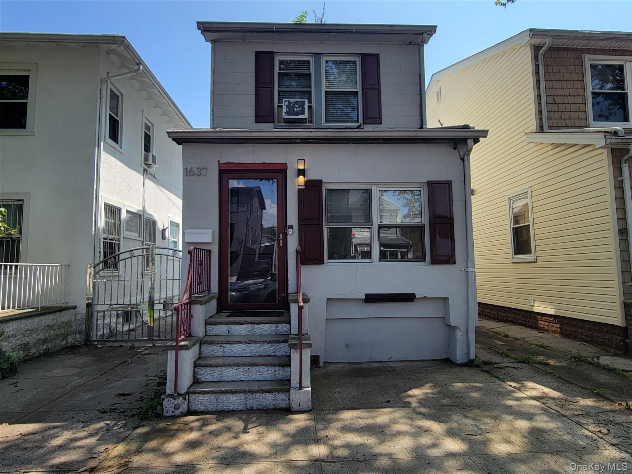 1637 W 2nd Street — photo
