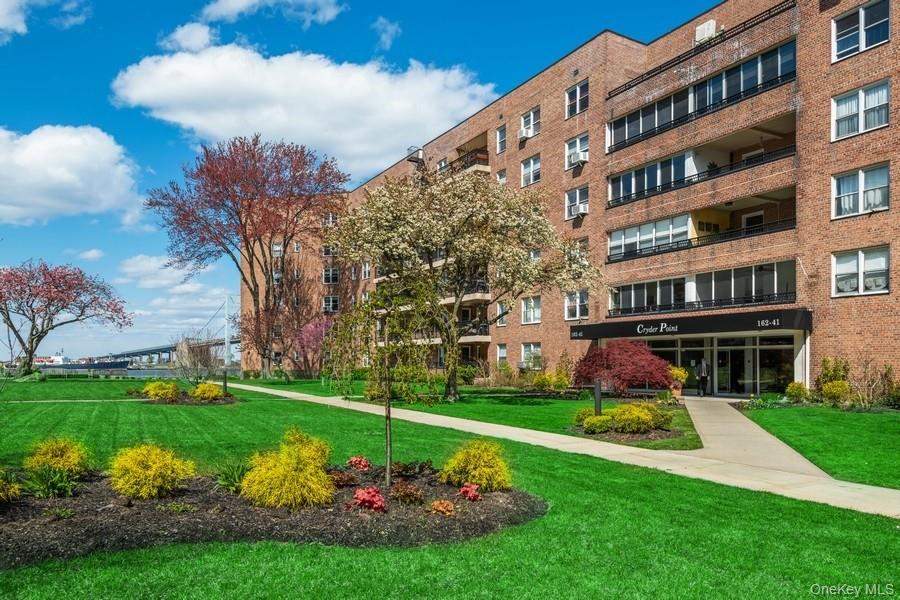 162-41 Powells Cove Boulevard 1G — photo