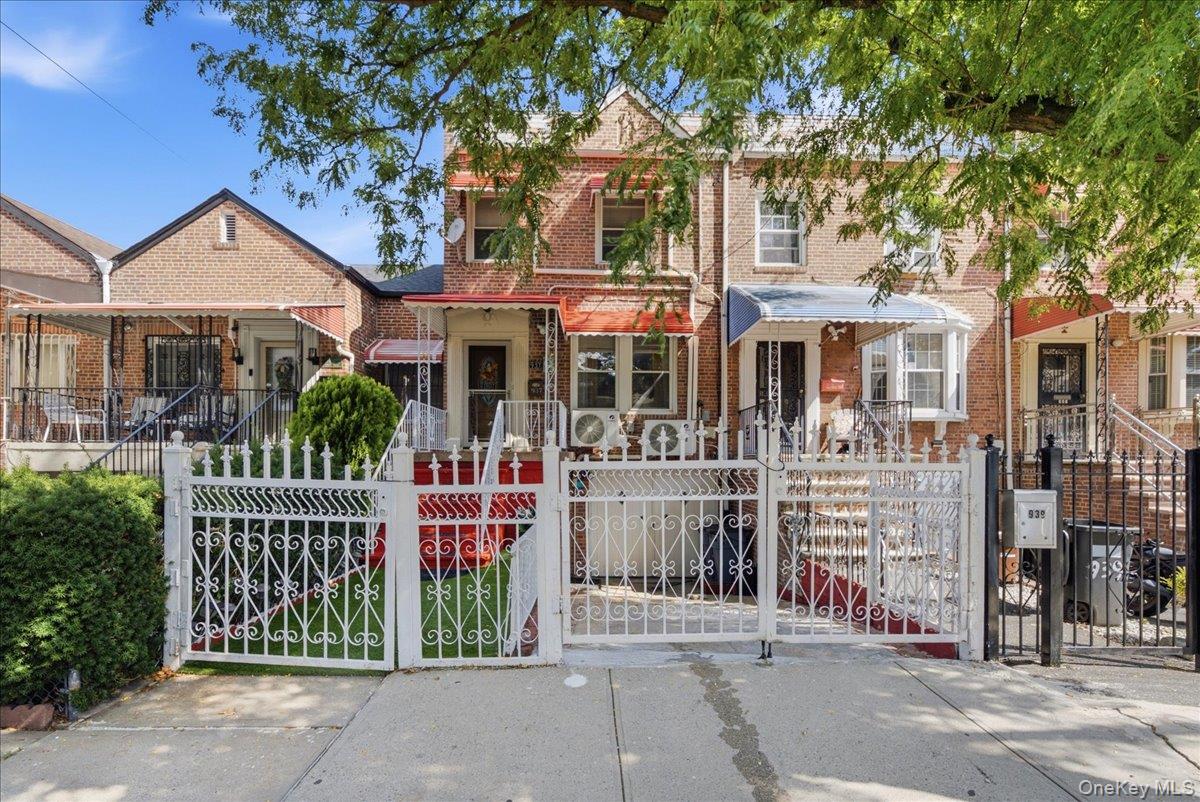 937 Duncan Street — photo