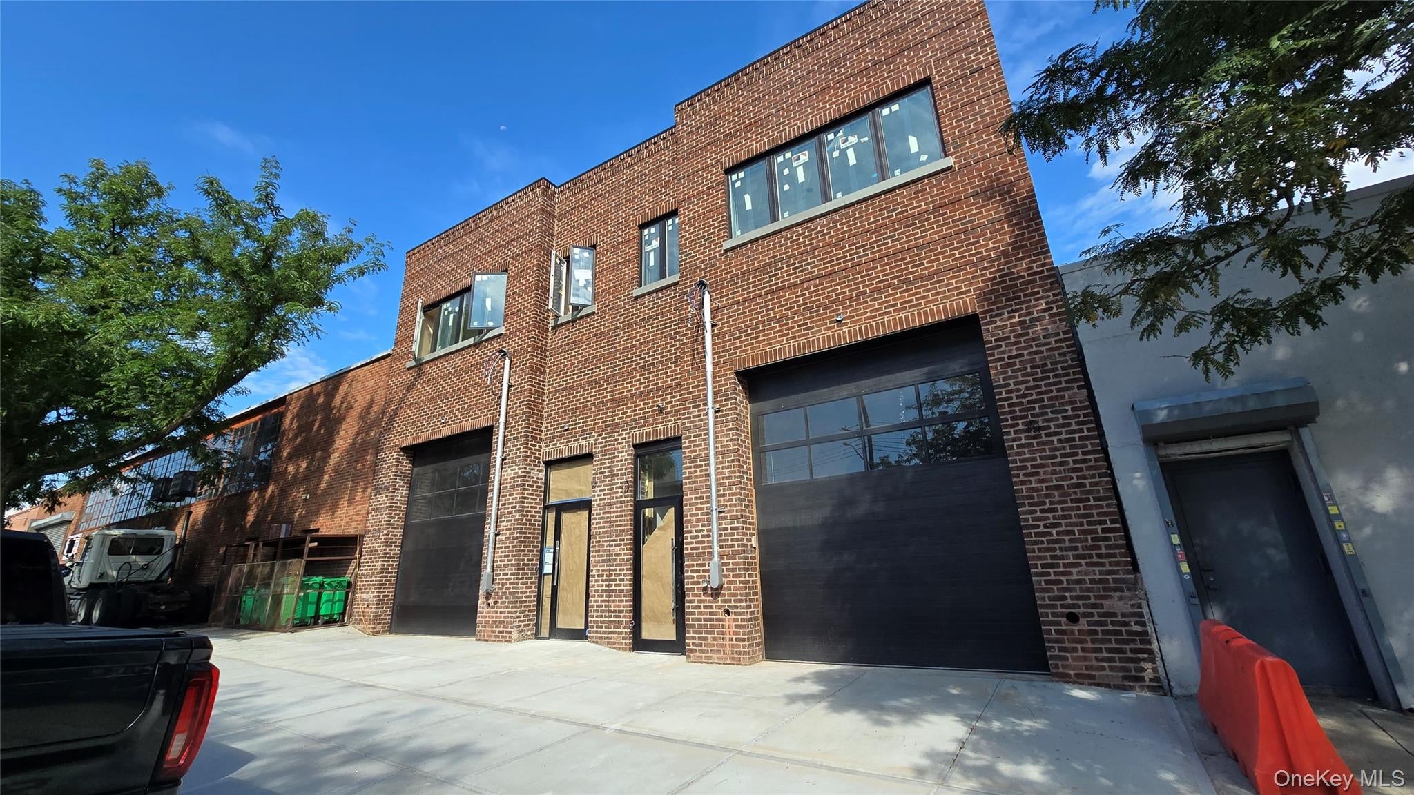 18-26 Steinway Street — photo