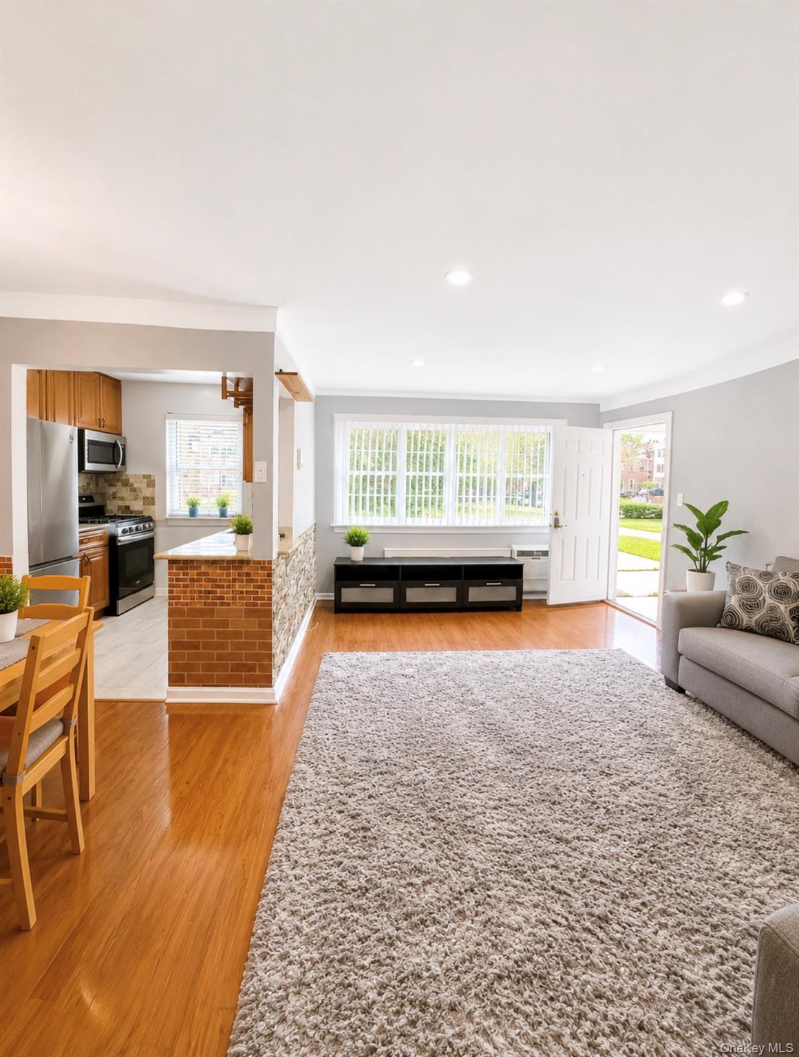 15054 Melbourne Avenue 1R — photo