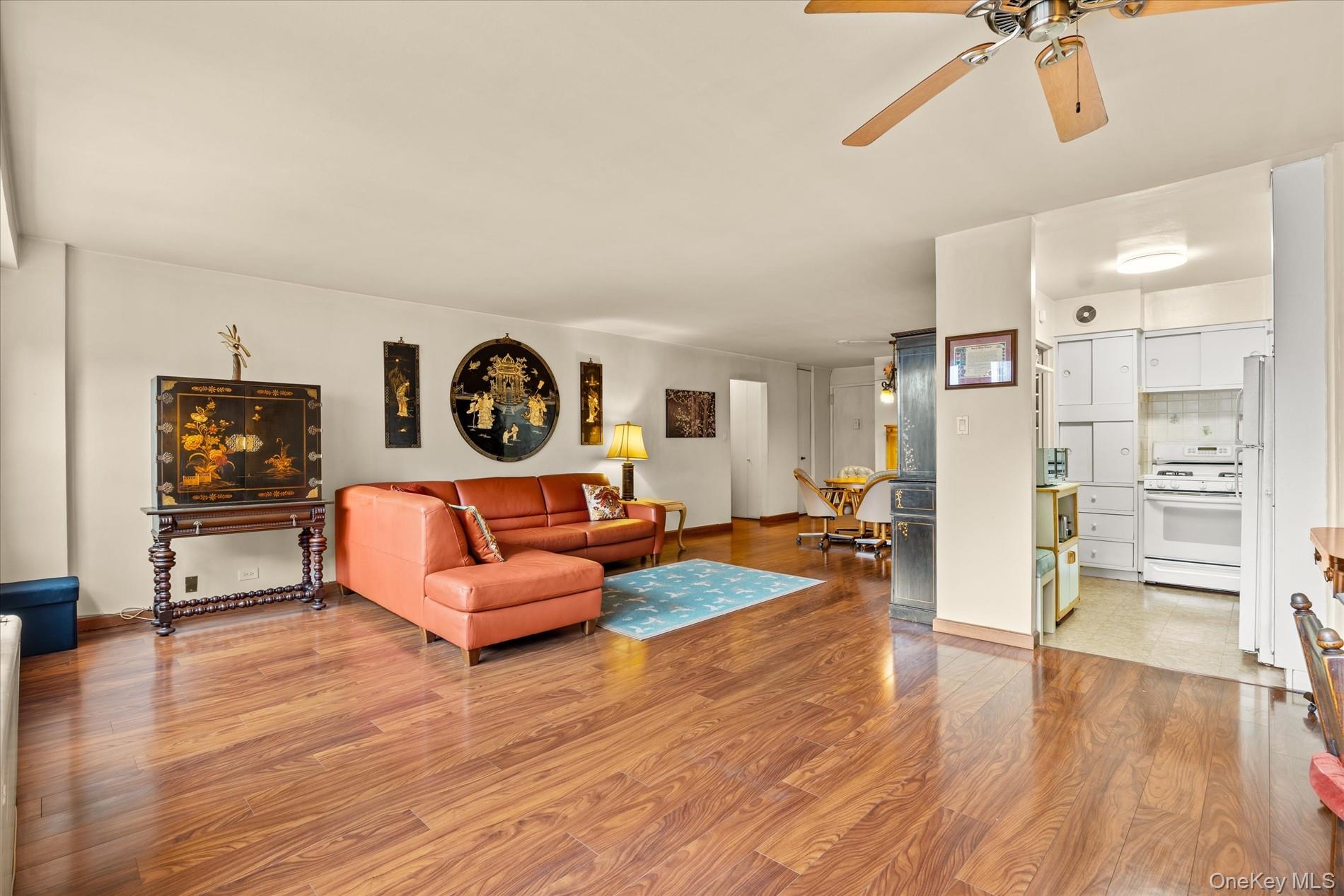 125-10 Queens Boulevard 716 — photo