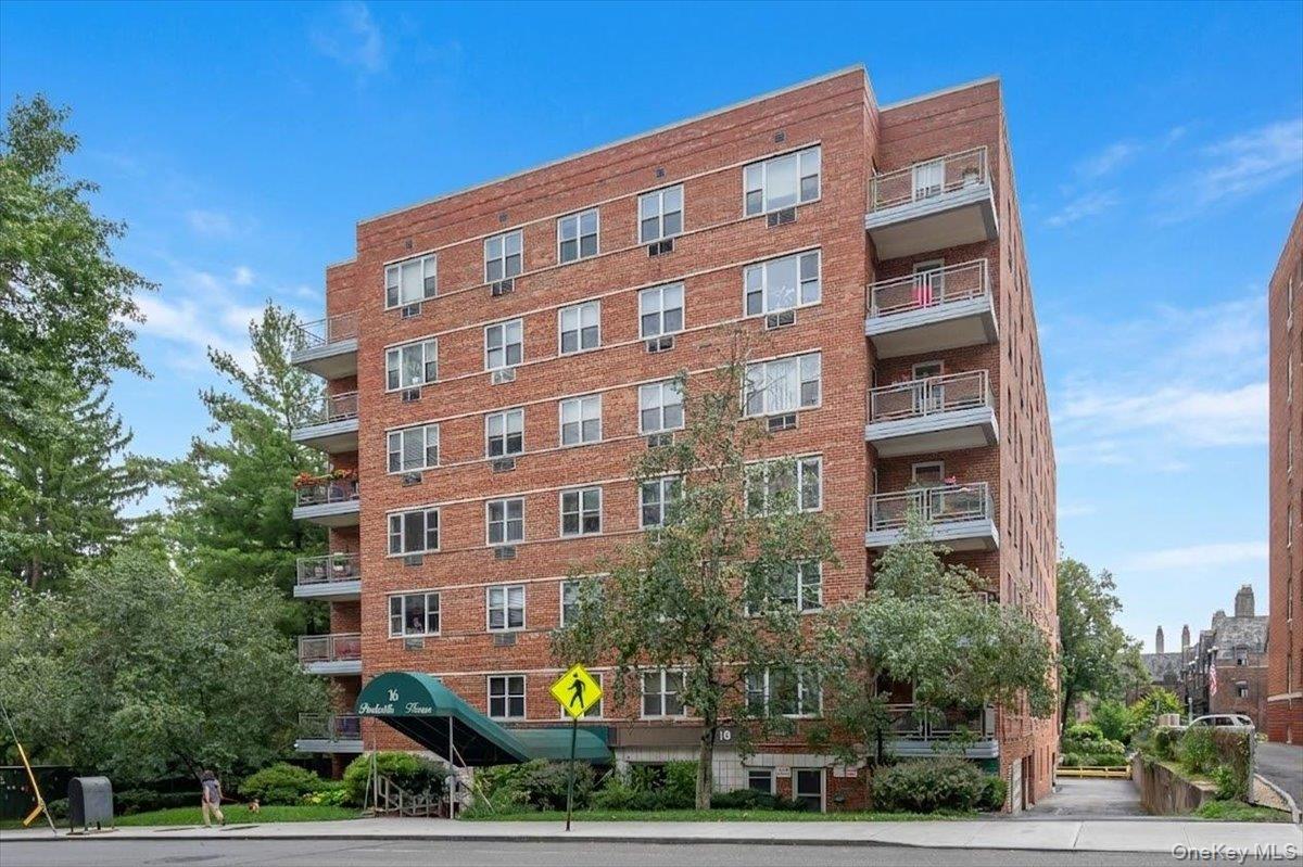 16 Lake Street 7K — photo