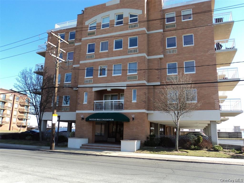 780 W Broadway 2D — photo
