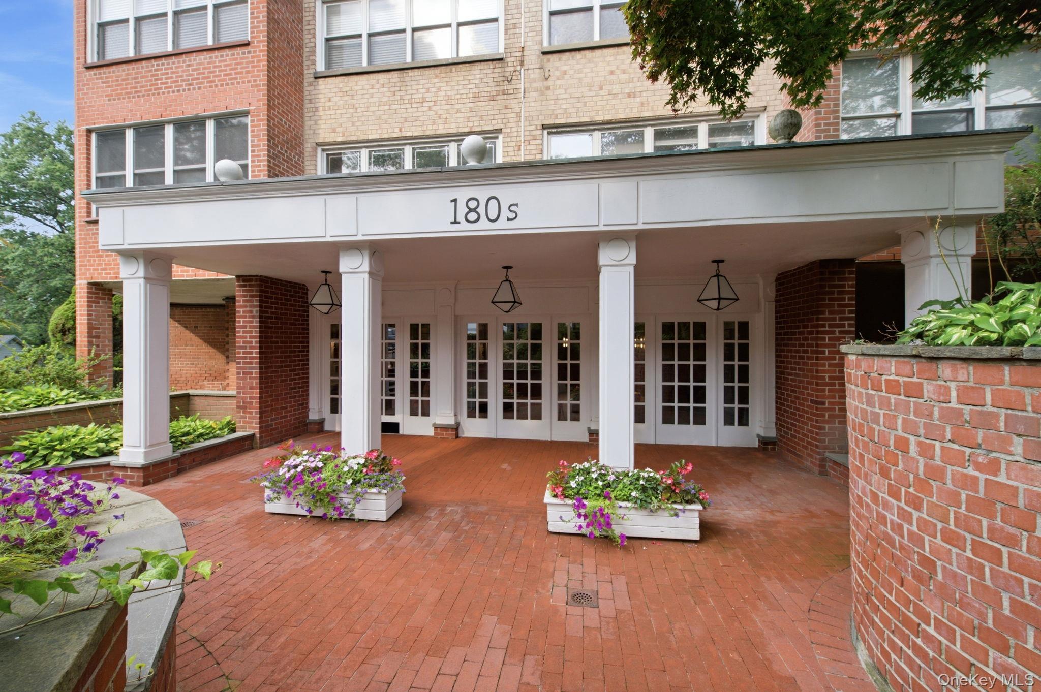 180 South Middle Neck 1P — photo