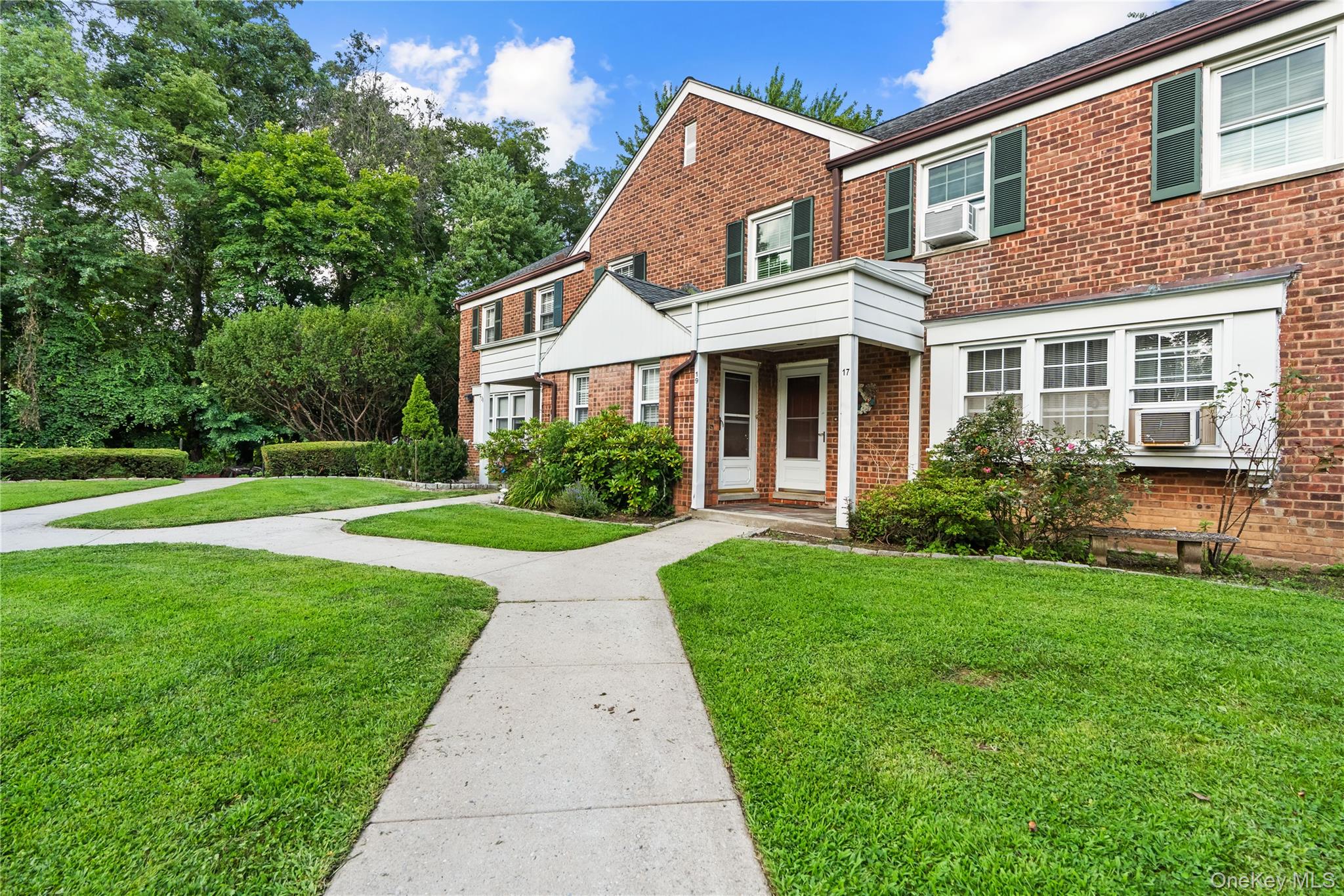 17 Robins Crescent 17 — photo