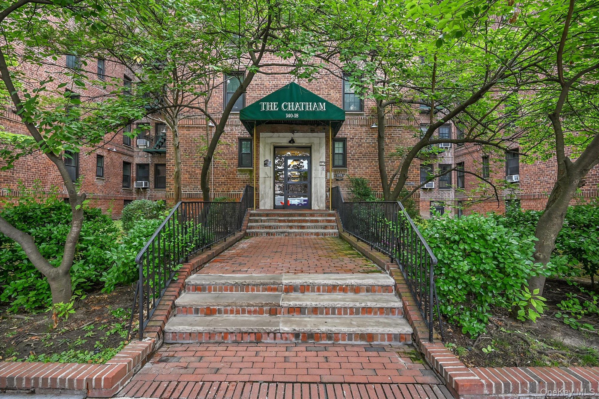 140-18 Burden Crescent 411 — photo
