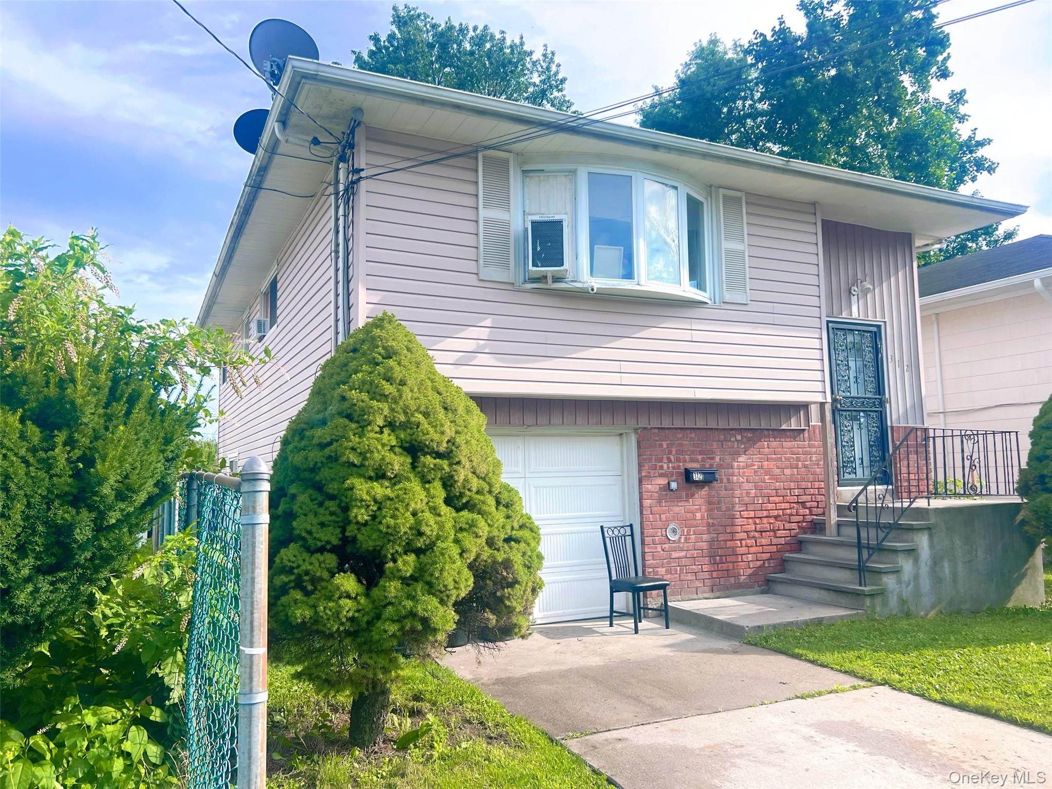 312 E Columbia Street — photo