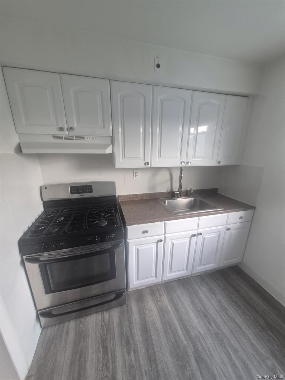 Home in Rosedale, NY 11422 — photo 2