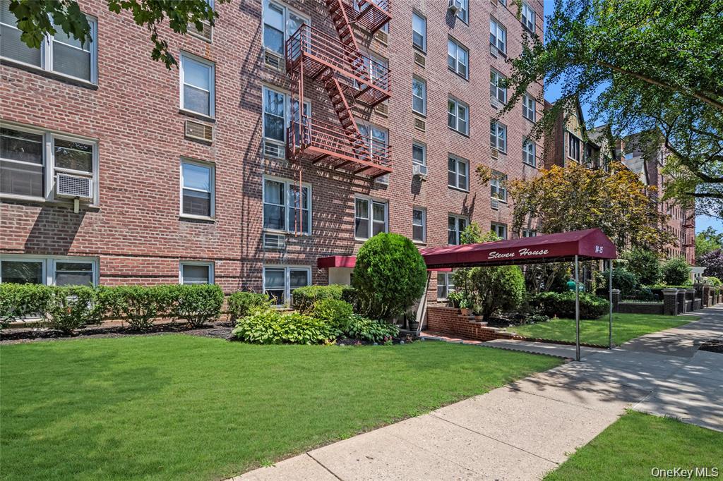 84-25 118 Street 3D — photo